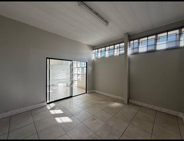 391M² WAREHOUSE FOR SALE IN HALFWAY HOUSE